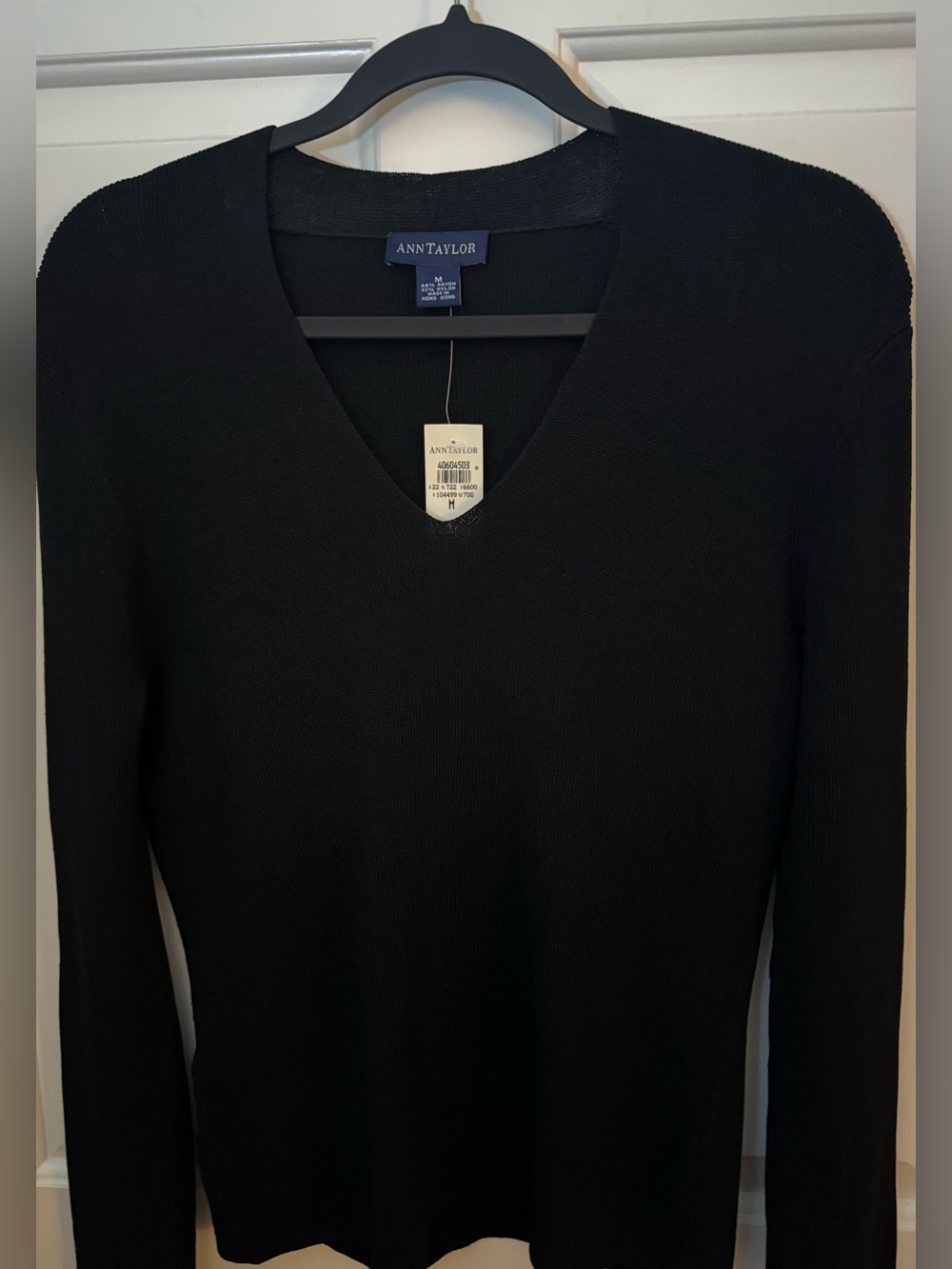 Ann Taylor Sweater Black Women's V-Neck Sweater Size - Medium **NWT**